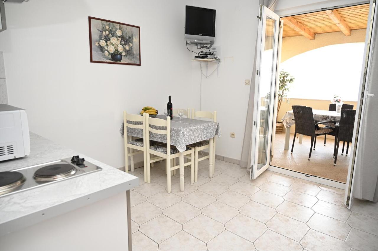 Apartments "Sea View" Miki & Ivana โบล ภายนอก รูปภาพ