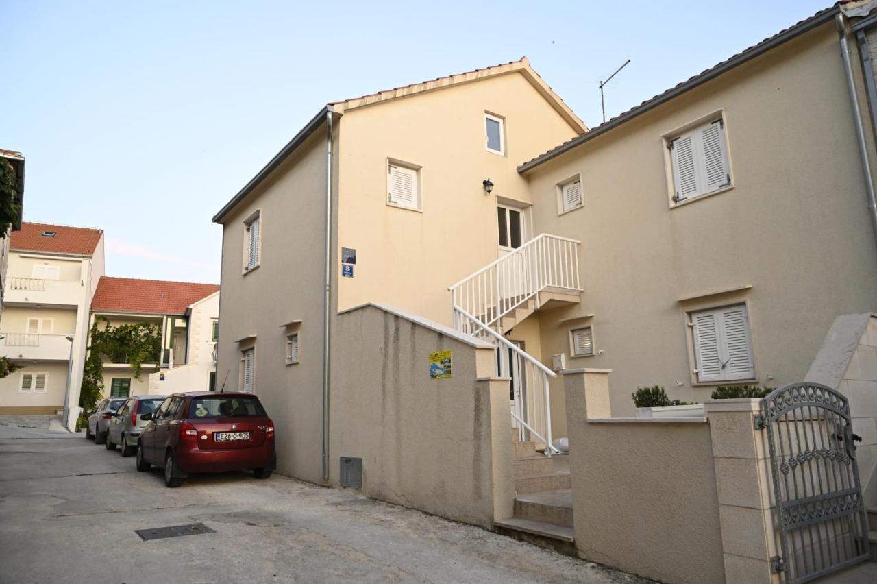 Apartments "Sea View" Miki & Ivana โบล ภายนอก รูปภาพ