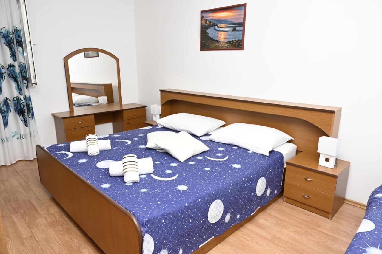 Apartments "Sea View" Miki & Ivana โบล ภายนอก รูปภาพ