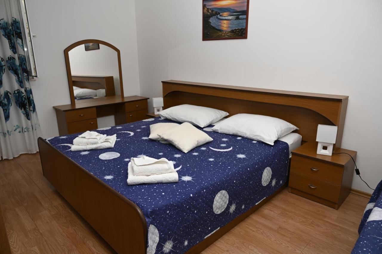 Apartments "Sea View" Miki & Ivana โบล ภายนอก รูปภาพ