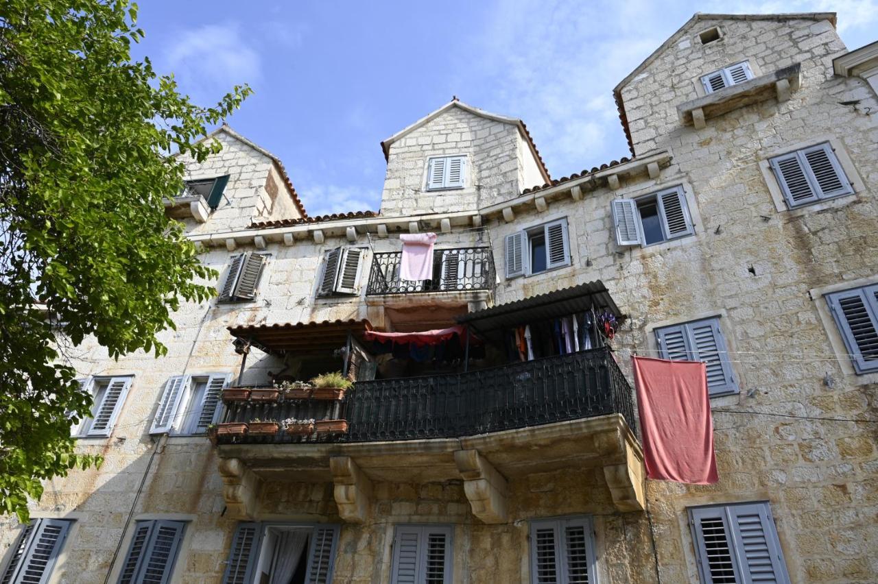 Apartments "Sea View" Miki & Ivana โบล ภายนอก รูปภาพ