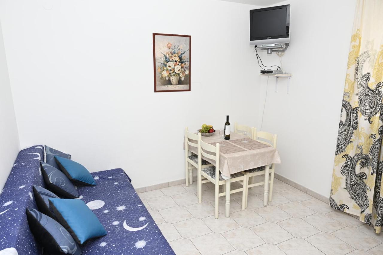 Apartments "Sea View" Miki & Ivana โบล ภายนอก รูปภาพ