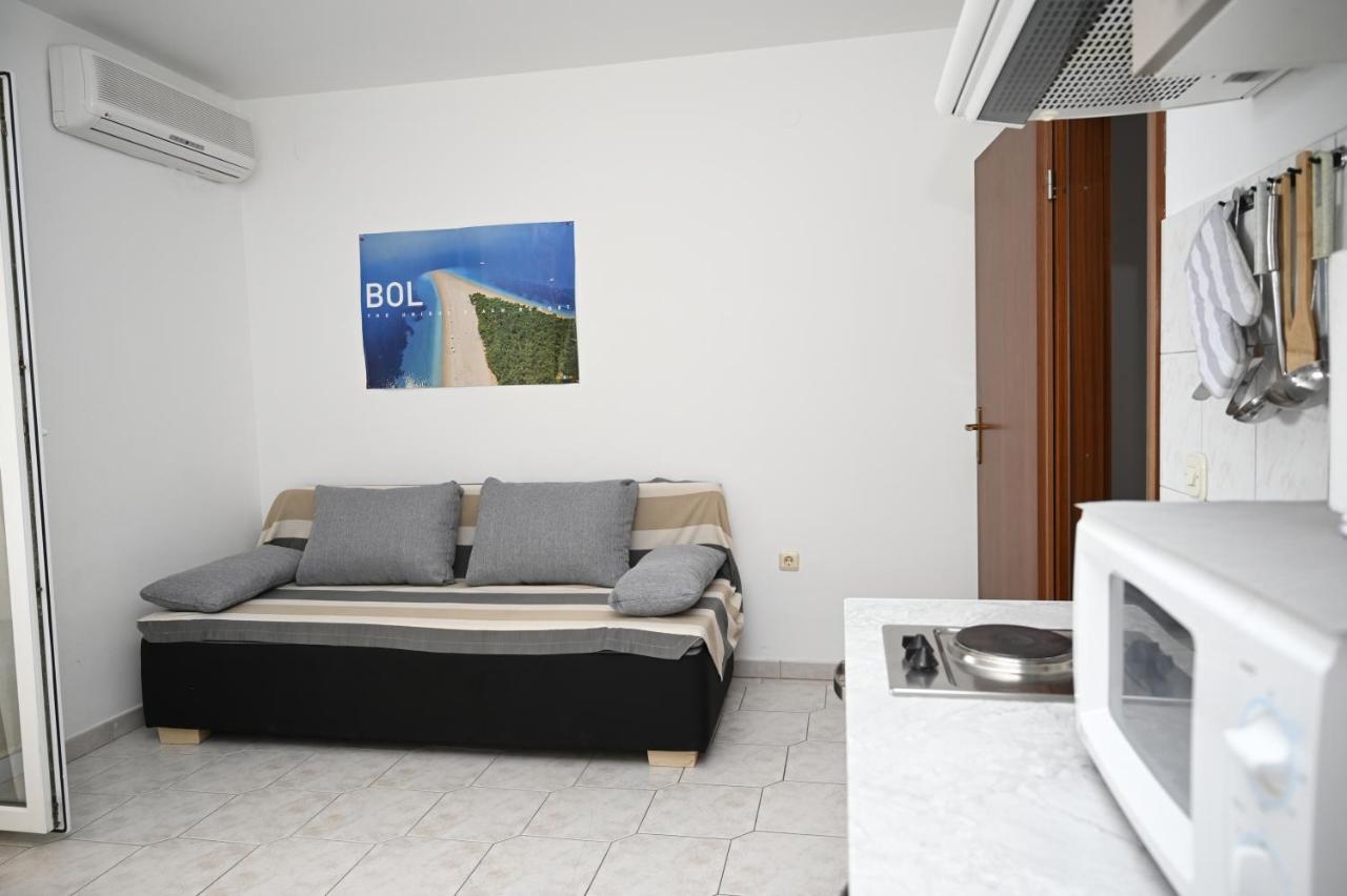 Apartments "Sea View" Miki & Ivana โบล ภายนอก รูปภาพ