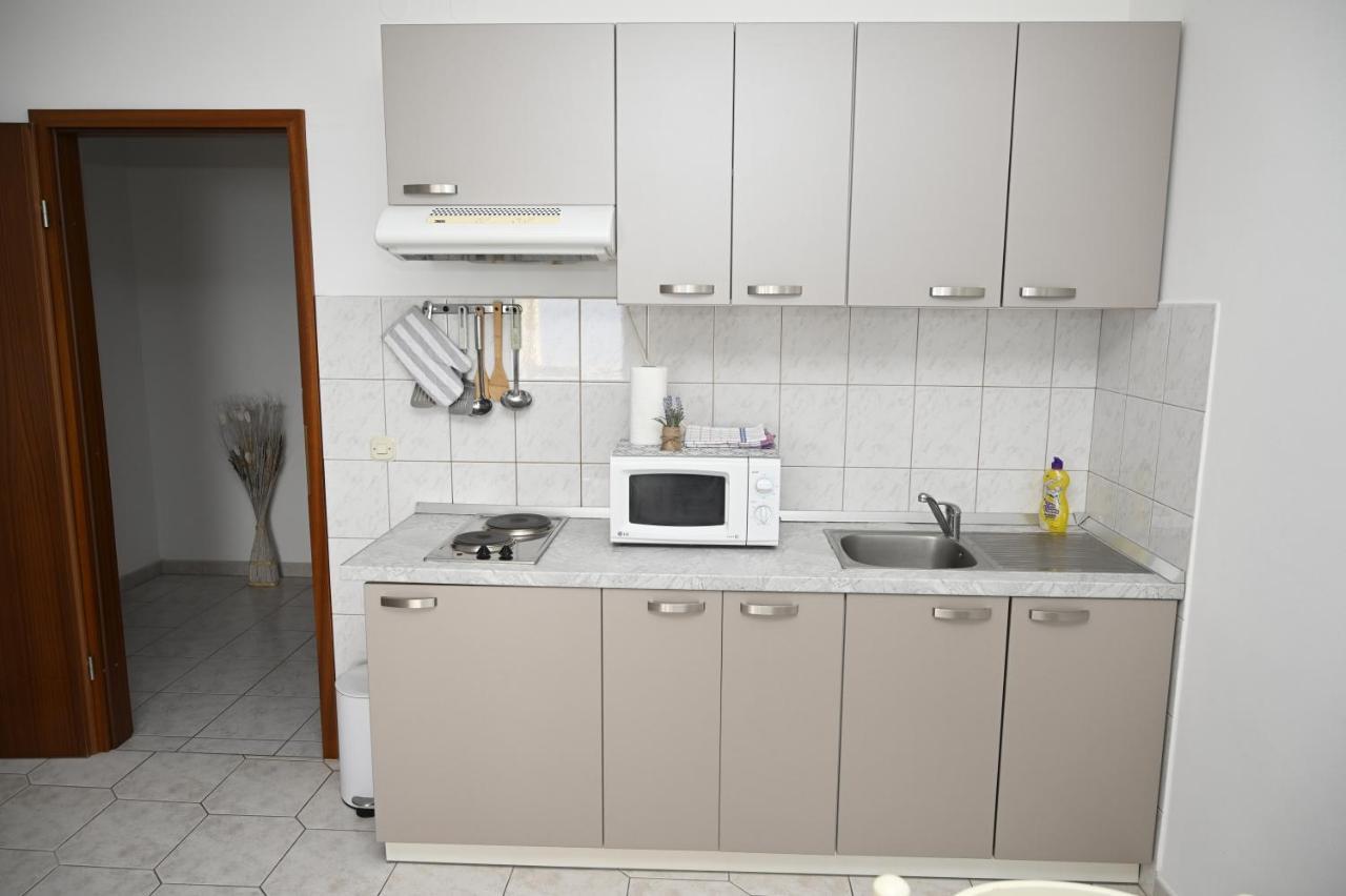 Apartments "Sea View" Miki & Ivana โบล ภายนอก รูปภาพ