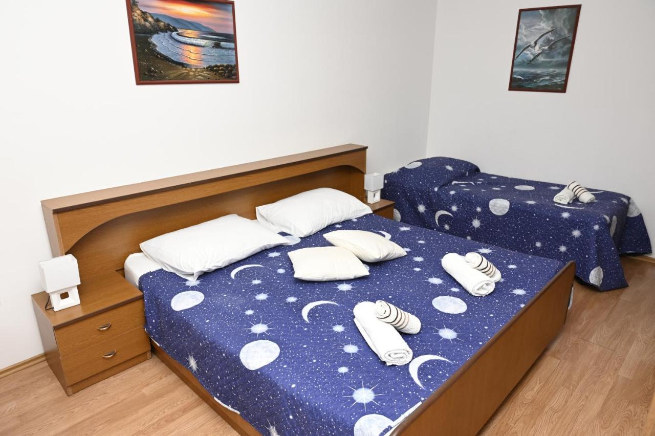 Apartments "Sea View" Miki & Ivana โบล ภายนอก รูปภาพ